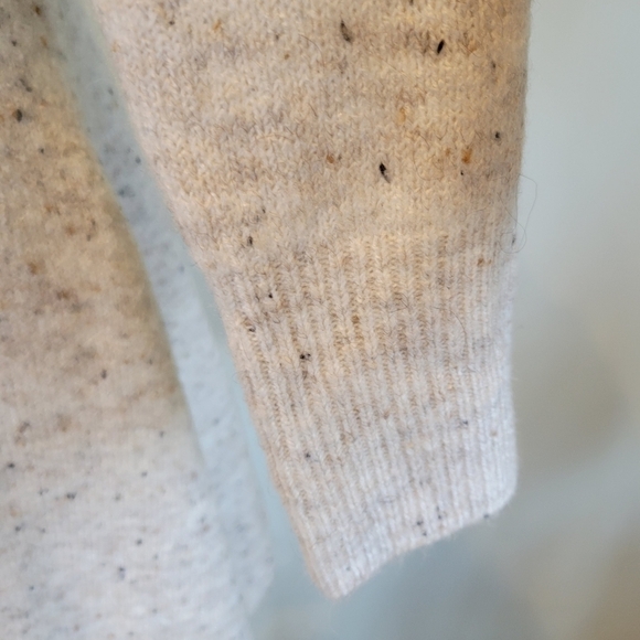 YES LOLA confetti turtleneck sweater.   Oversized, warm and snuggly.  Size is M - Picture 5 of 8